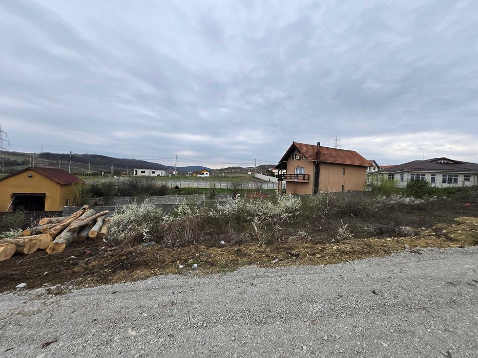 Vand teren zona Zavoi-Archia (Intravilan in noul PUG)