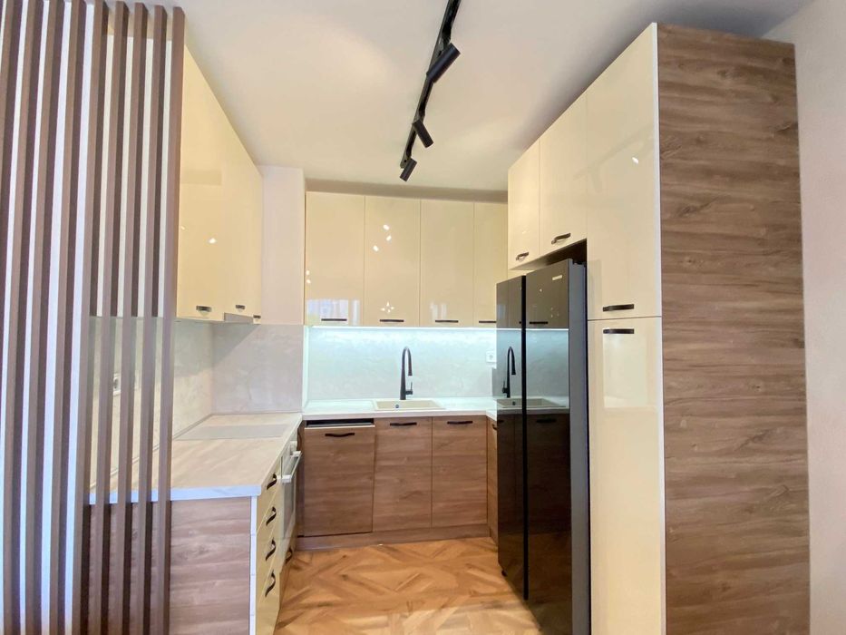 Дава се под наем Тристаен апартамент в к.к. Св.Св. Константин и Елена - 100 кв.м за 1300 € - Снимка #2