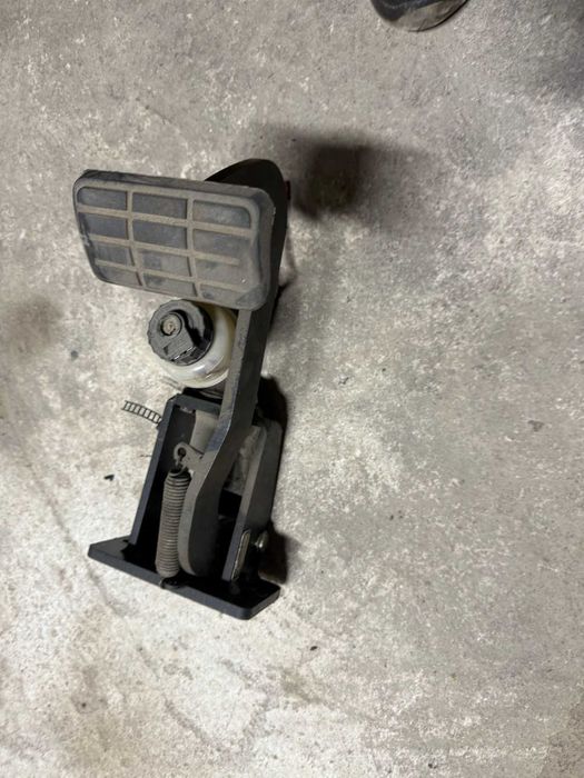 pompa frana cu  pedala provenit de pe Dumper