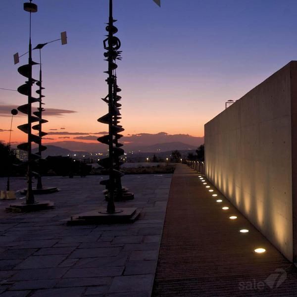 Lampi exterior pentru piscine sau alei lumina rosie