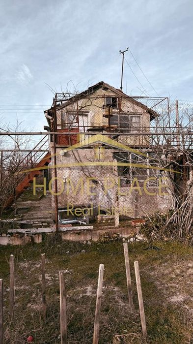 Парцел с постройка в м-ст Боровец Север