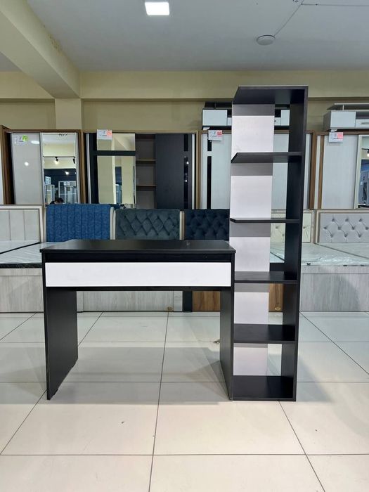 Письменный стол и полочка