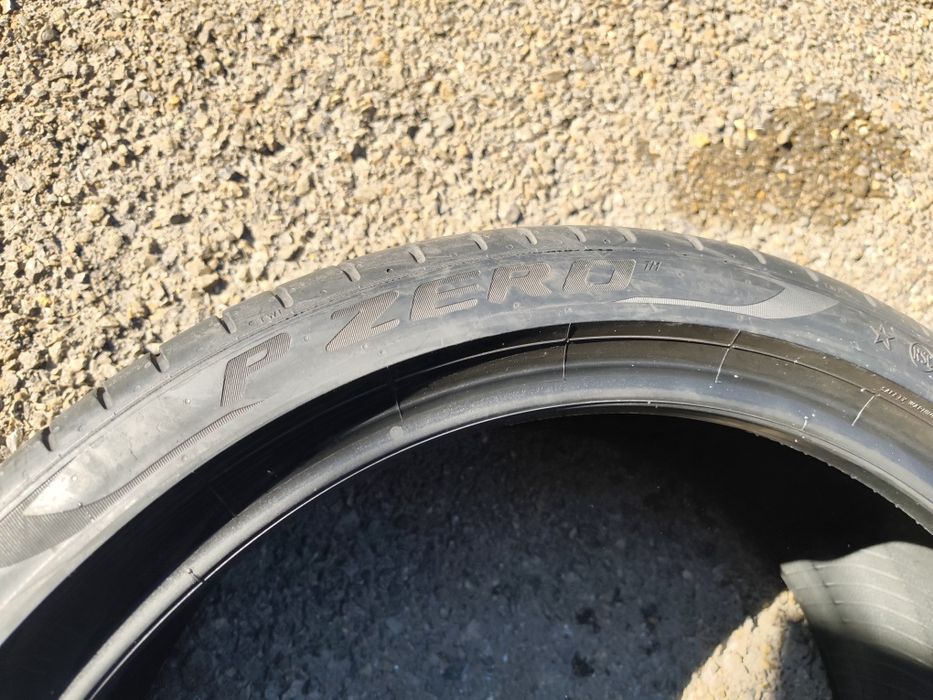 225/40/19" 2бр Pirelli p zero Rft, dot3520,7mm
