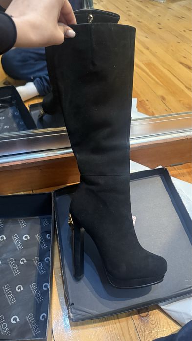 Оригинальные женские зимние сапоги Glossi, б/у