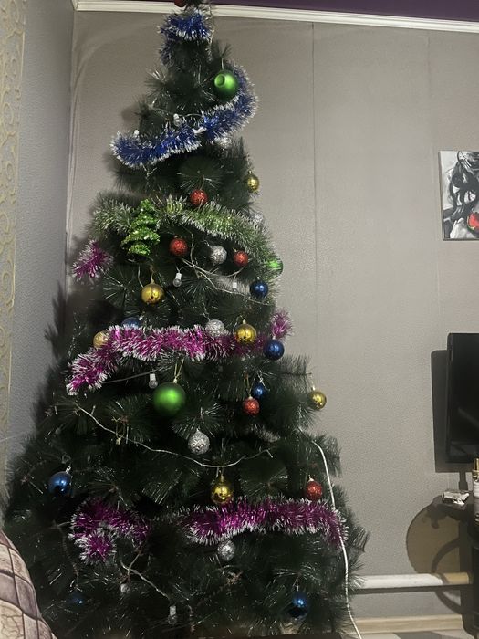 Ёлка с игрушками