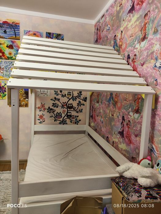 Продам детскую кроватку-домик