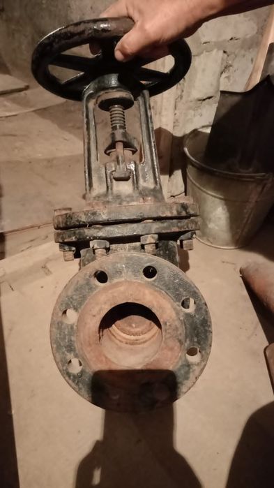 Задвижка чугунная