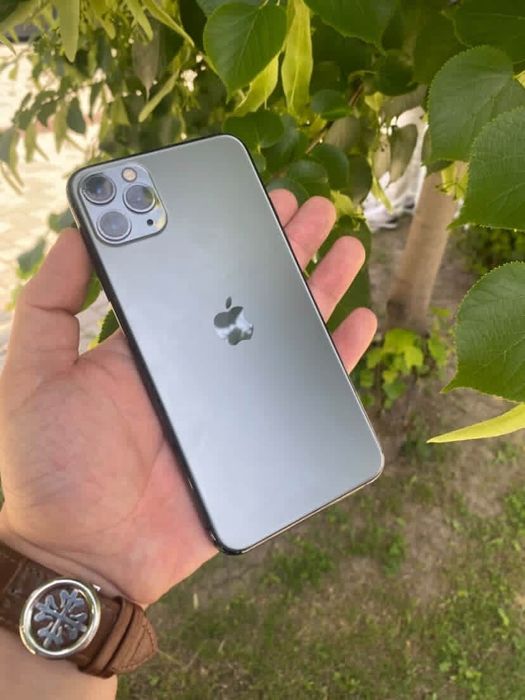 В продаже Айфон 11 про мах.