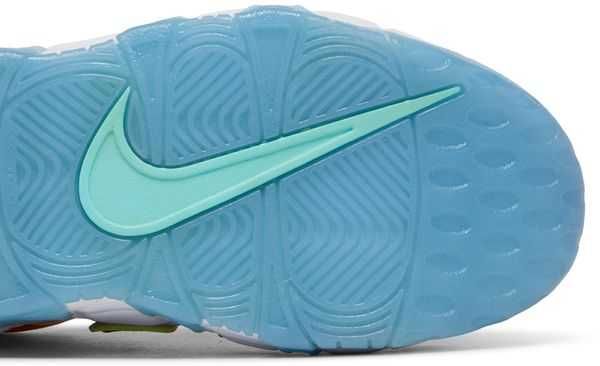 Нови с кутия дамски маратонки Nike Air More Uptempo GS
