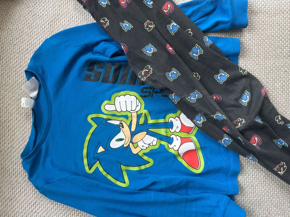 3 блузи с качулка, пижама със Соник, горнище с цип, елек - размер 128