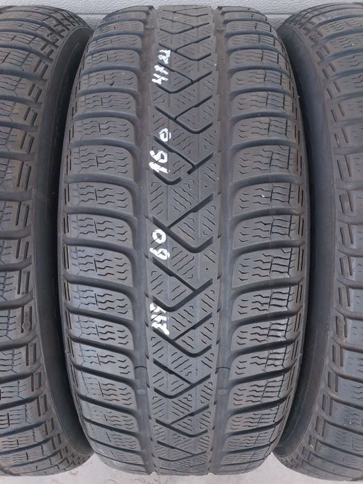 Зимни гуми 4 броя PIRELLI SottoZero3 215 60 R16 дот 4722