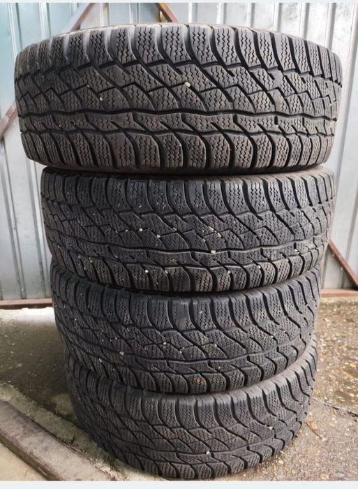 Anvelope 215 60 r17 iarna viatti stare foarte buna!