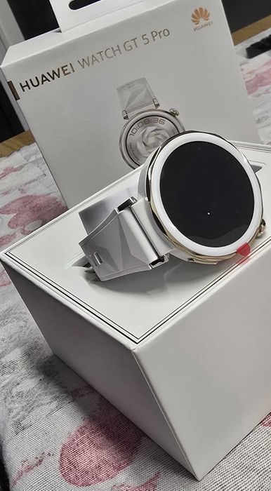 Продавам Huawei Watch GT5 PRO -ЧИСТО НОВ