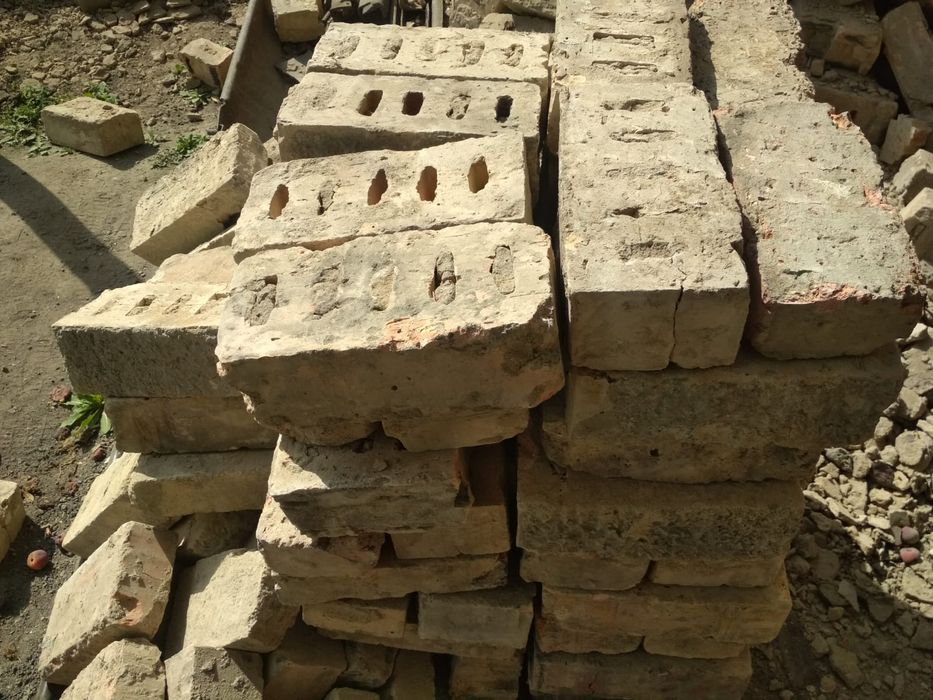 Кирпич продается