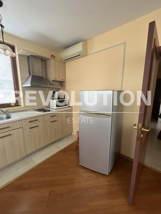 Дава се под наем Двустаен апартамент в к.к. Св.Св. Константин и Елена - 60 кв.м за 498.27 € - Снимка #1