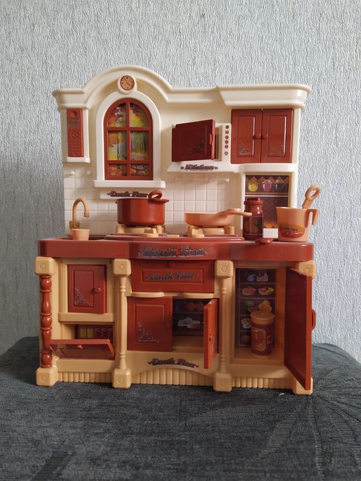 Мини кухня для маленьких хозяюшек.