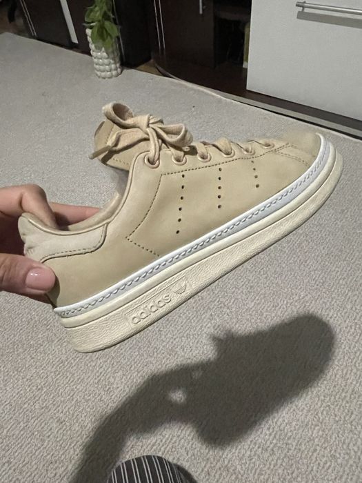 Adidas dama bej