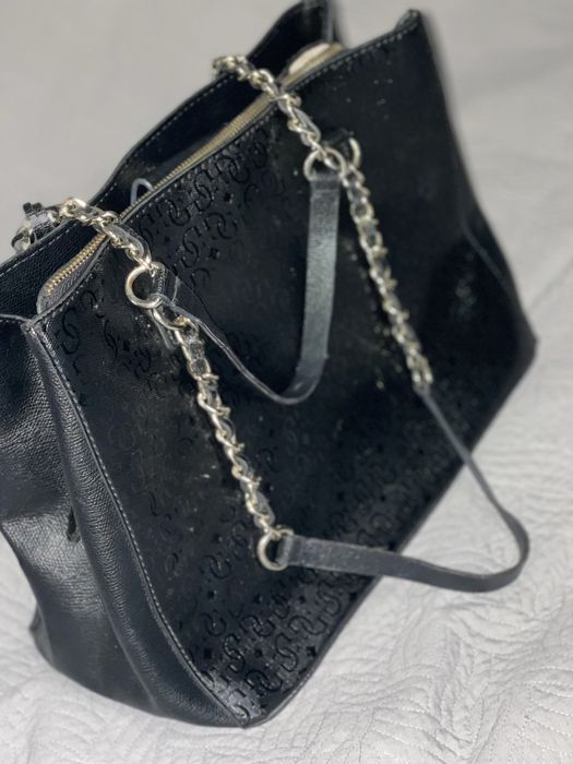 Чанта Guess черна лачена