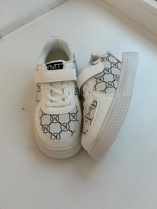 Детские обуви хорошего качество.