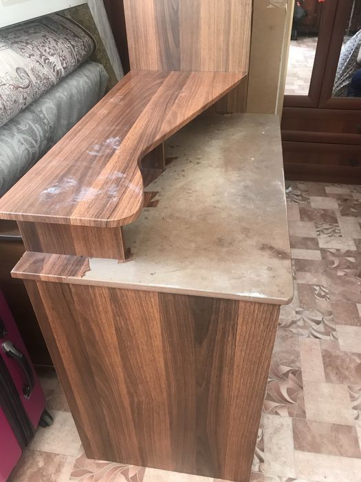 Стол для компьютера