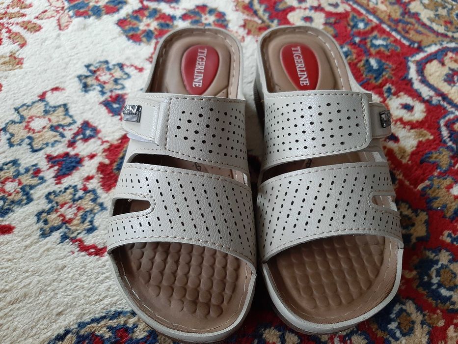 Дамски чехли и обувки, номер 36