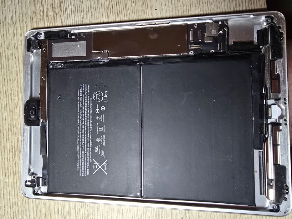 IPad 2018 (6th gen),   (pentru piese)