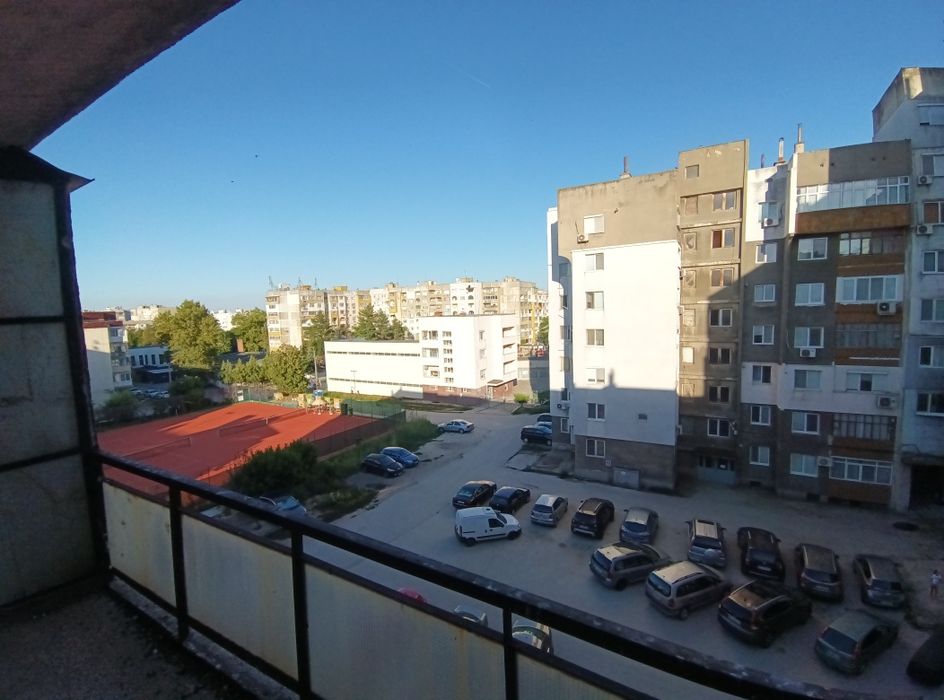 Двустаен апартамент до митницата