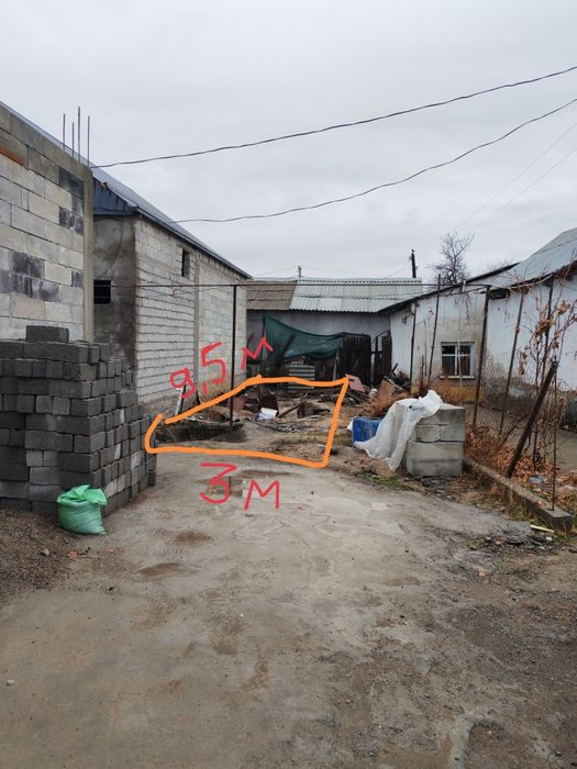 Сергели индекс бозор олдида  ер сотилади 3х9.5 метр жилой