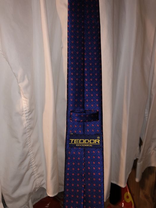 Абитуриентски костюм