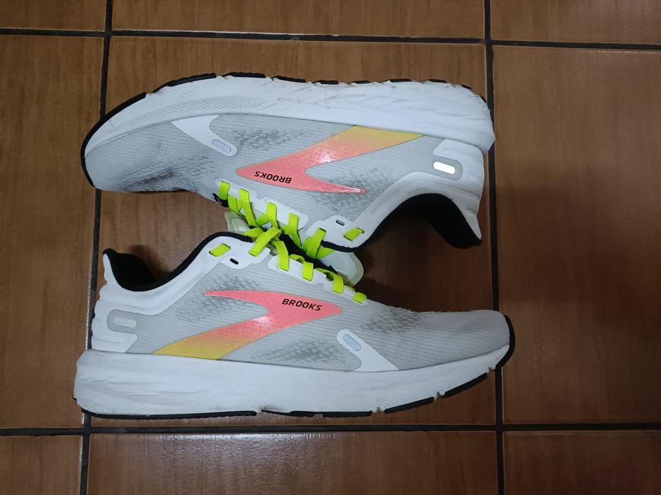 Adidasi brooks marimea 40