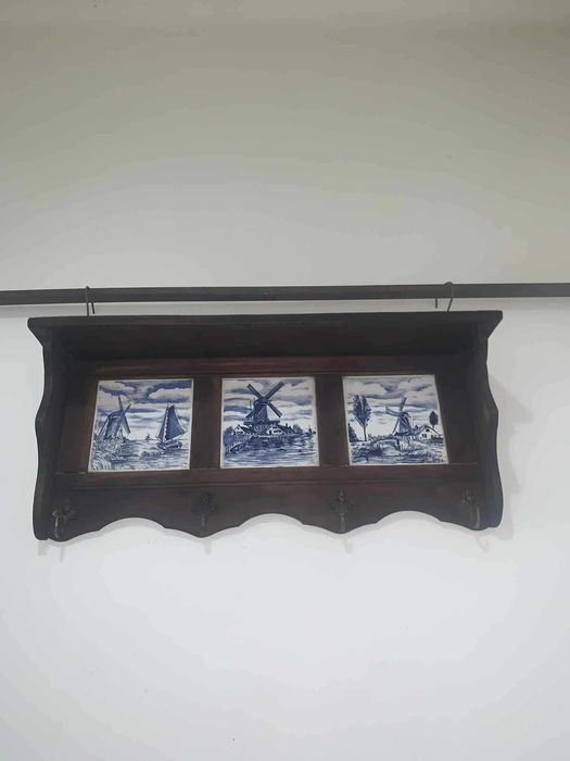 Cuier cu tenta olandeza si 4 aghatatori din bronz