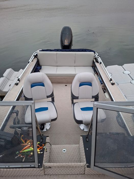 Barca de pescuit si agrement din aluminiu STAR CRAFT (USA)