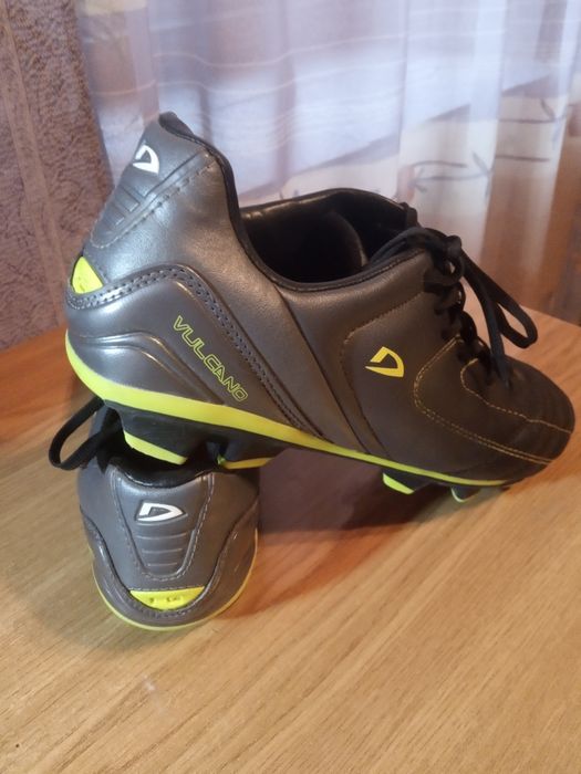 Бутсы футбольные