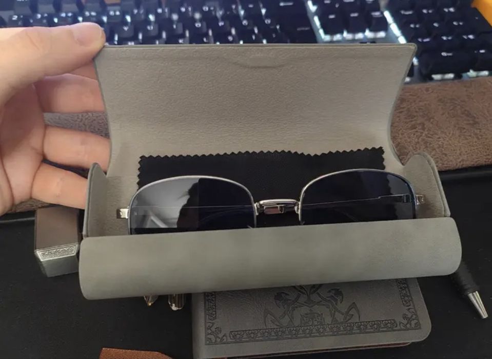 Елегантен твърд калъф за очила – стилен и защитен