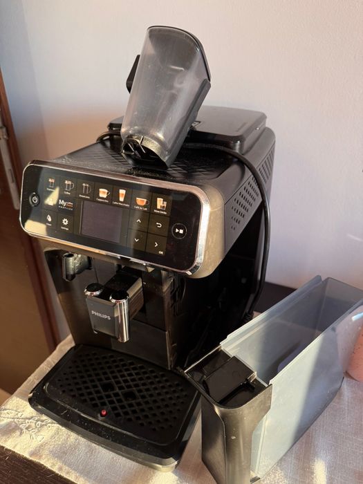 Espressor automat Philips LatteGo Seria 5400 EP5447/90, 1.8l, 1500W, 15 bar, negru