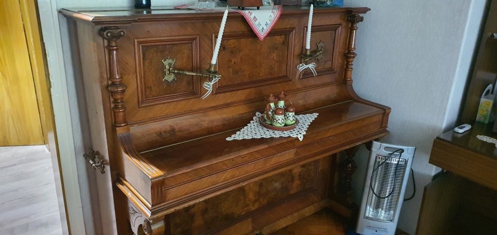 Автентично антикварно пиано перфектно състояние и функционалност