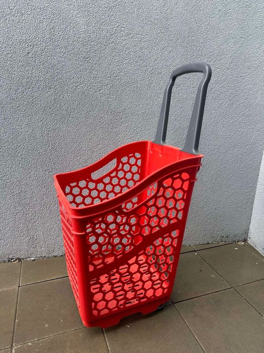 Продавам кошници и колички