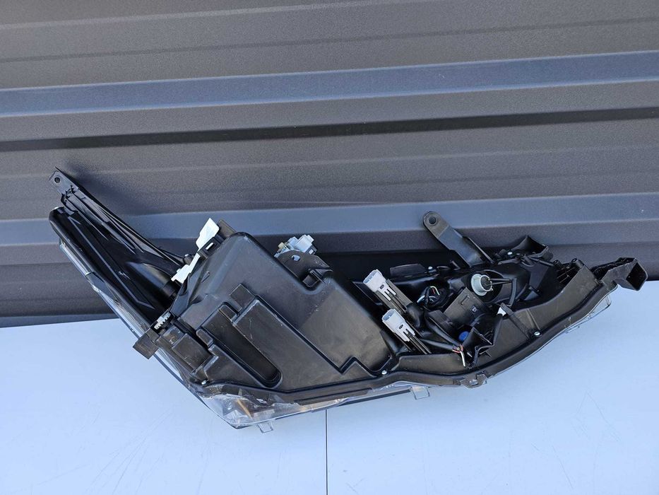 Far stanga Toyota Corolla după 2019 cod 81150-02L70-00