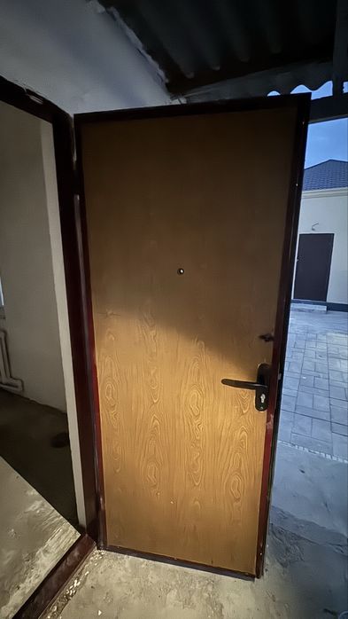 Дверь металлическии