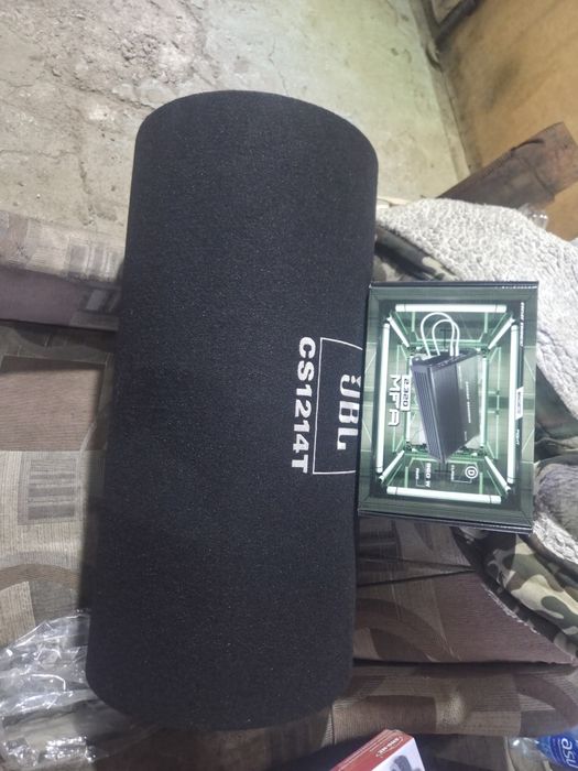 Продам сабвуфер с усилителем оригинал