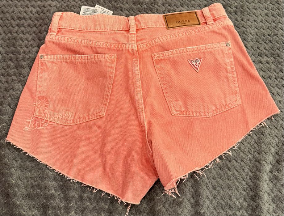 Дунки къси на марка guess