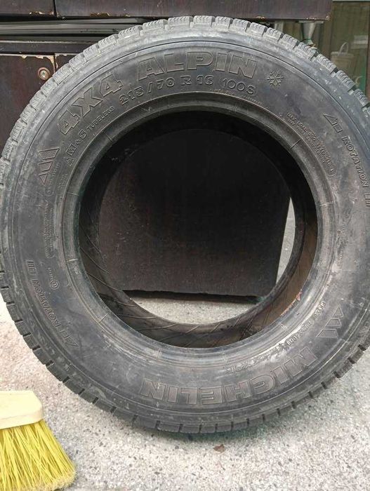 Автомобилни гуми-2 броя