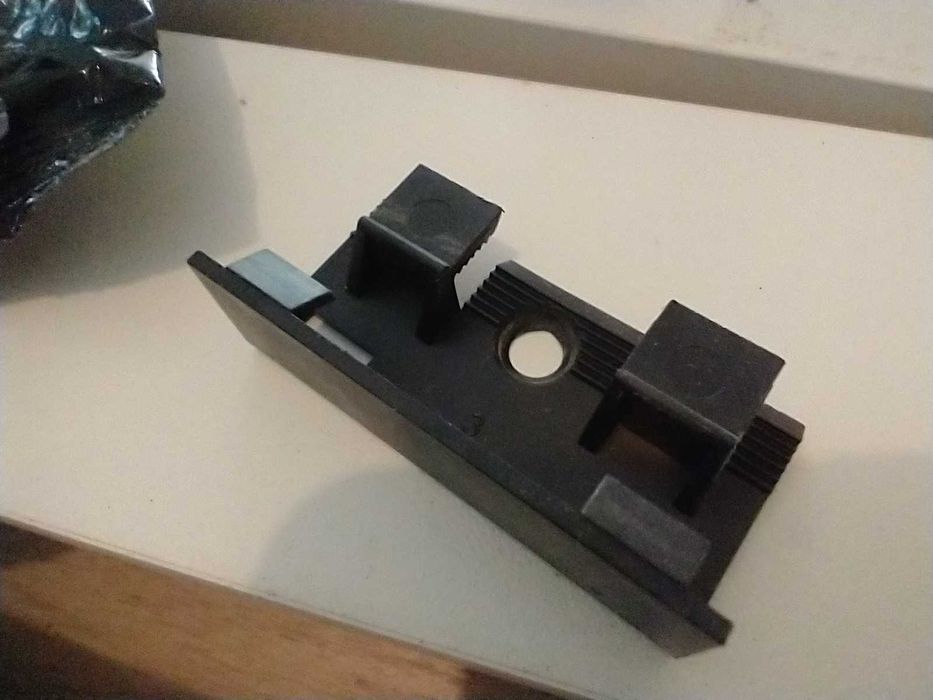 Cleme montare plinta MDF - NOI - 180 bucati, 180 lei