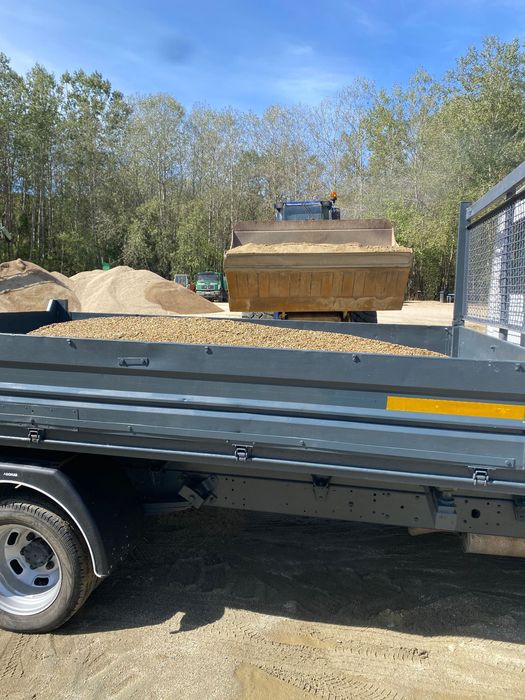 Închiriez miniexcavator