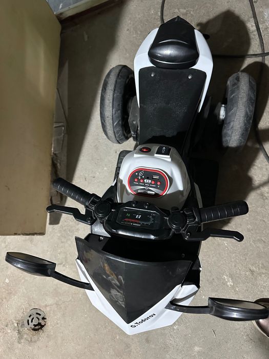 Акумулаторен мотор