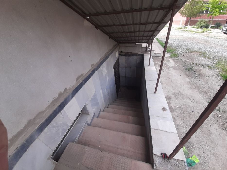 Янги бозор ёнида магазин (офис) сотилади