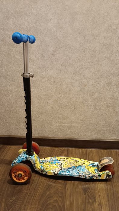 Детский самокат в хорошем состоянии