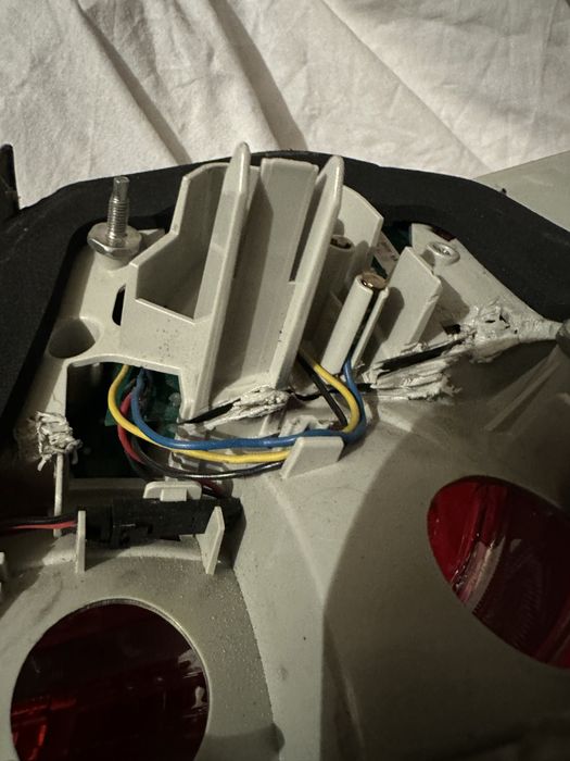 BMW E90 LCI задни стопове с дефект