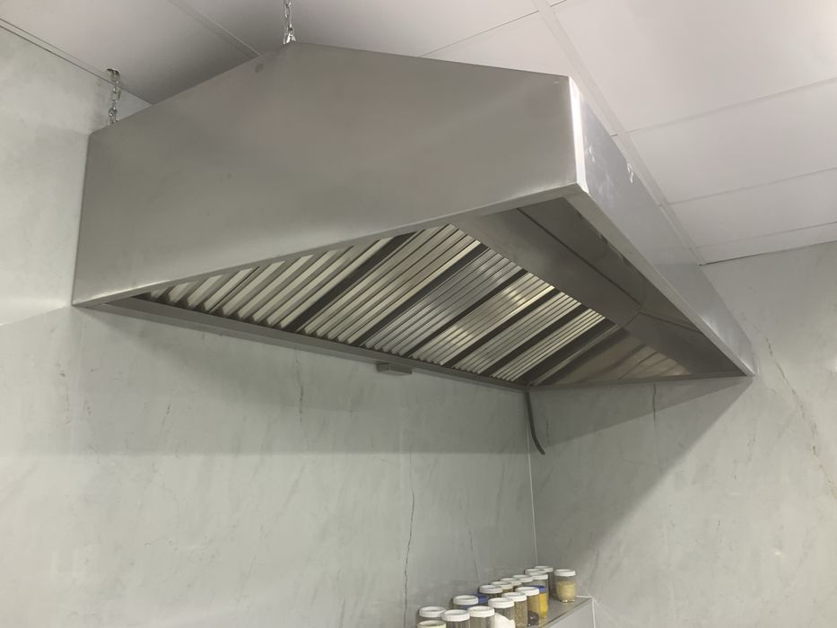 Продается вытяжка ресторанного типа