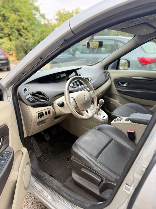 Renault scenic 2011